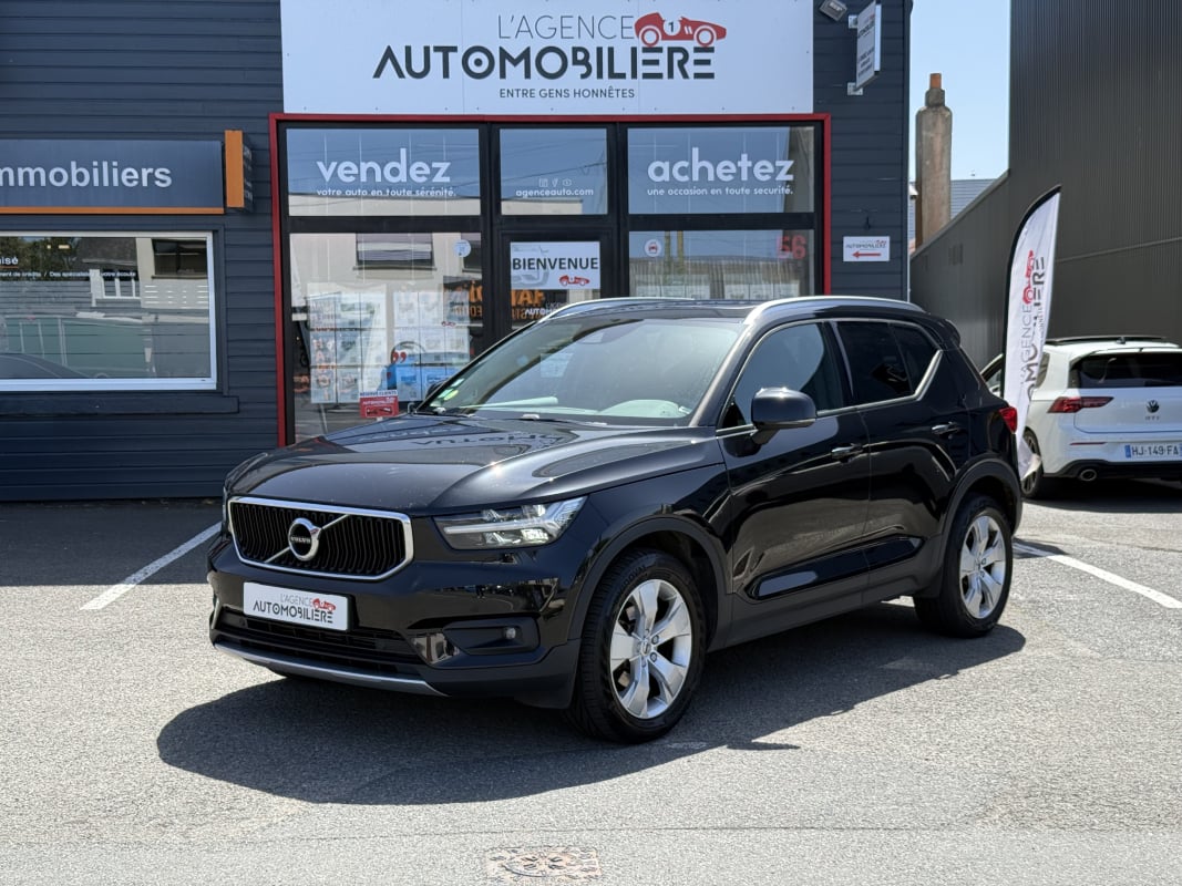 Volvo XC40 2.0 D3 150 MOMENTUM 2WD GEARTRONIC BVA8 (Toit ouvrant)