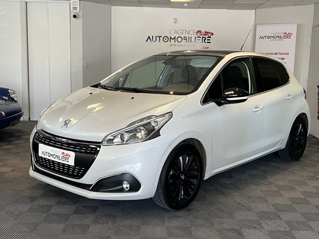 Peugeot 208 1.2 PureTech 110ch Féline 1ère main Courroie OK Blanc Nacré Toit Panoramique CarPlay Radar AR — 1