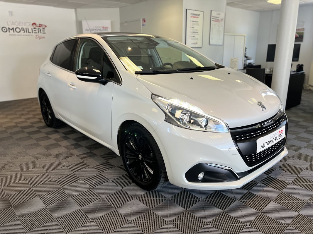 Peugeot 208 1.2 PureTech 110ch Féline 1ère main Courroie OK Blanc Nacré Toit Panoramique CarPlay Radar AR — 2