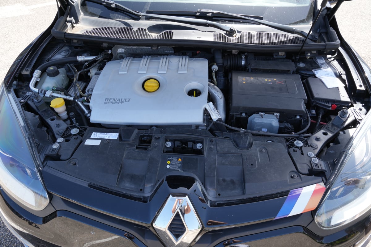 Renault Megane III (3) 2.0 220 GT COUPÉ — 40