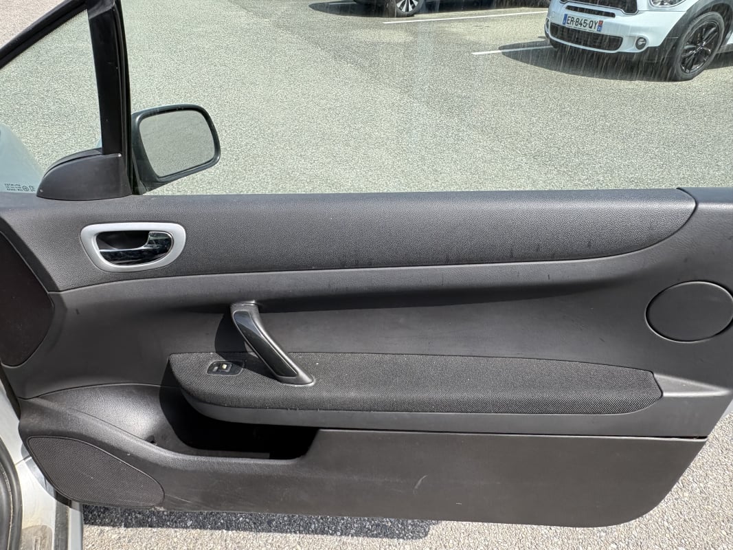 Peugeot 307 CC 2.0 i 16V 138cv — 20