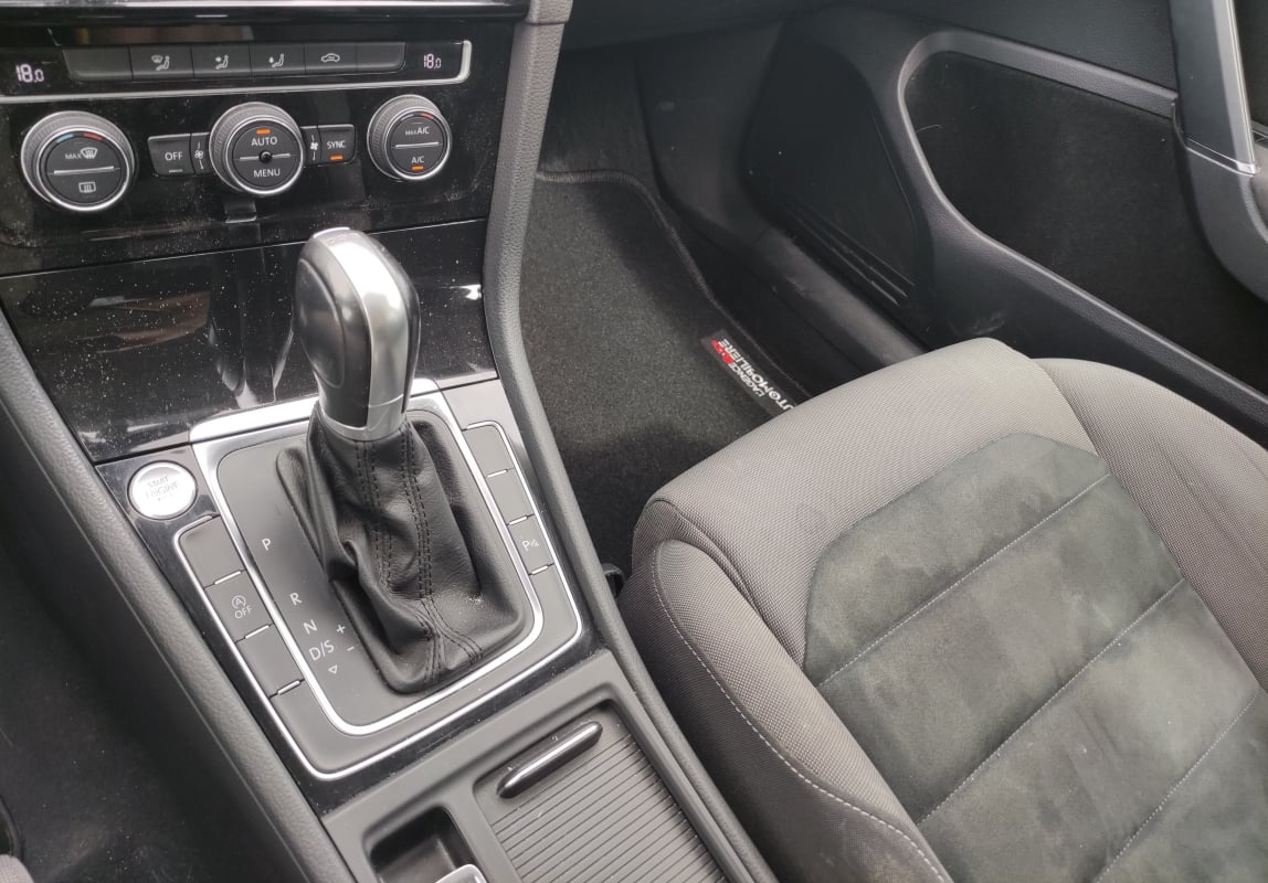 Volkswagen Golf 1.6 TDI 115ch CARAT DSG BVA7 (Distri faite) — 2