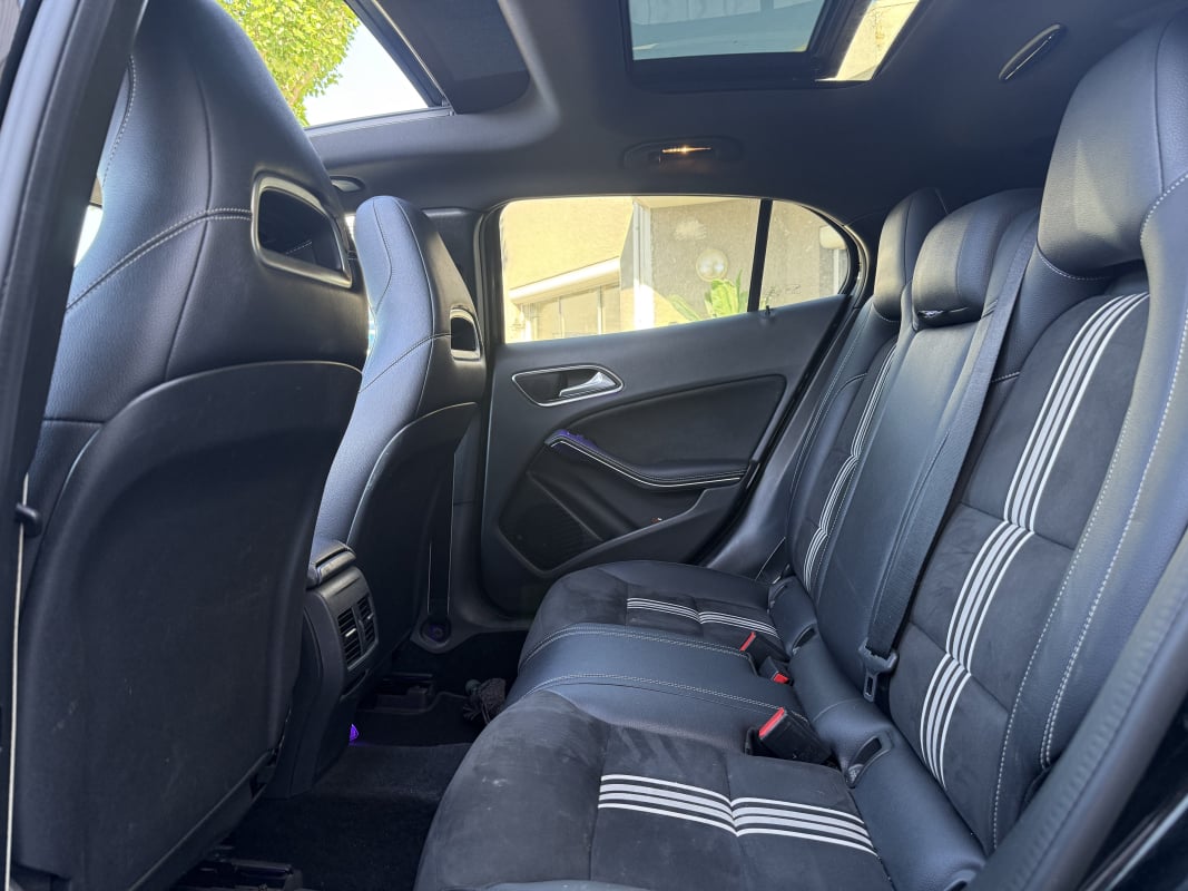 Mercedes-Benz Classe GLA 200 d 150ch AMG Line 8G-DCT — 15