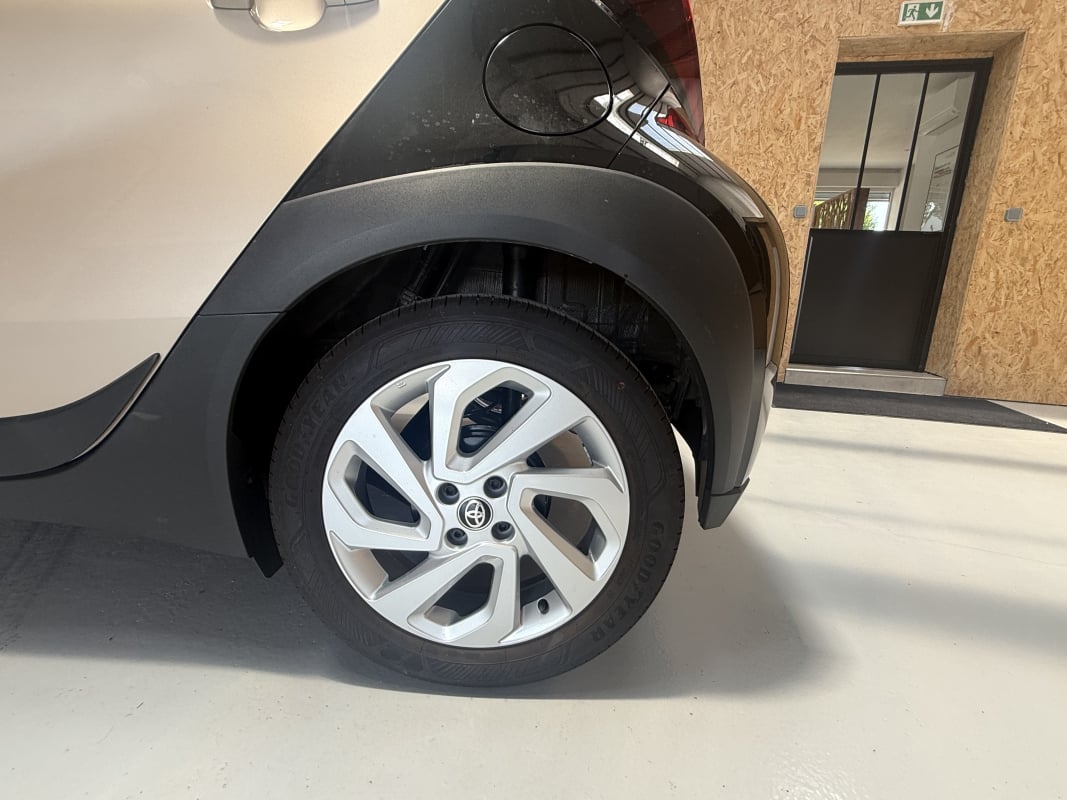 Toyota Aygo X 1.0 VVTI 72CH DESIGN — 25
