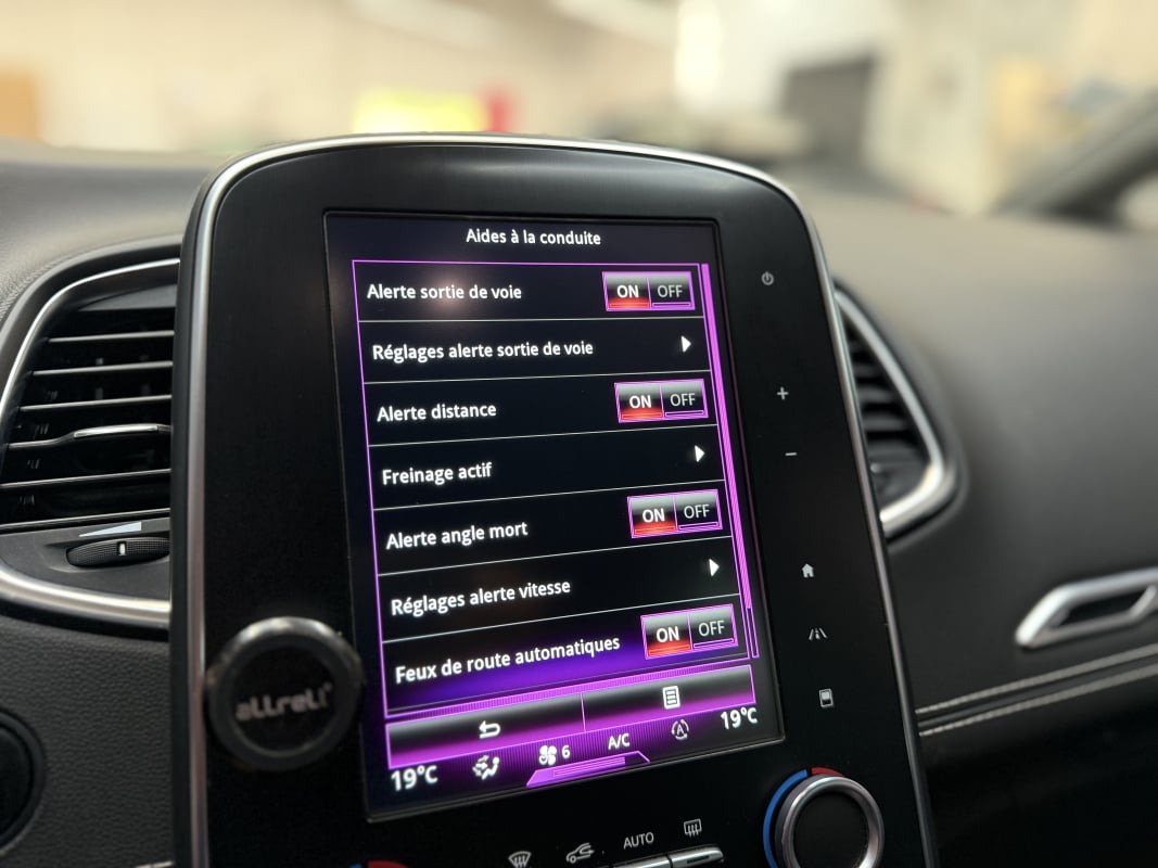 Renault Scenic 130 DCI Energy Intens 7.0 CV — 21