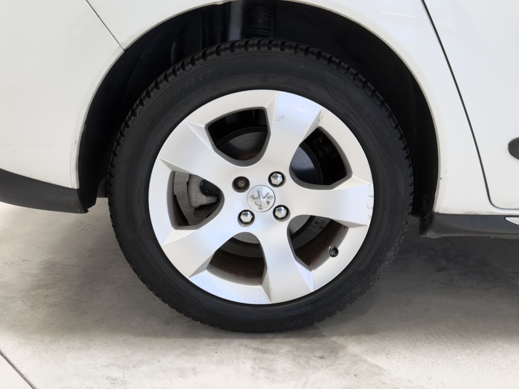 Peugeot 3008 1.6 THP 156 BVM6 – Toit pano Xénon Régulateur Tête haute — 32