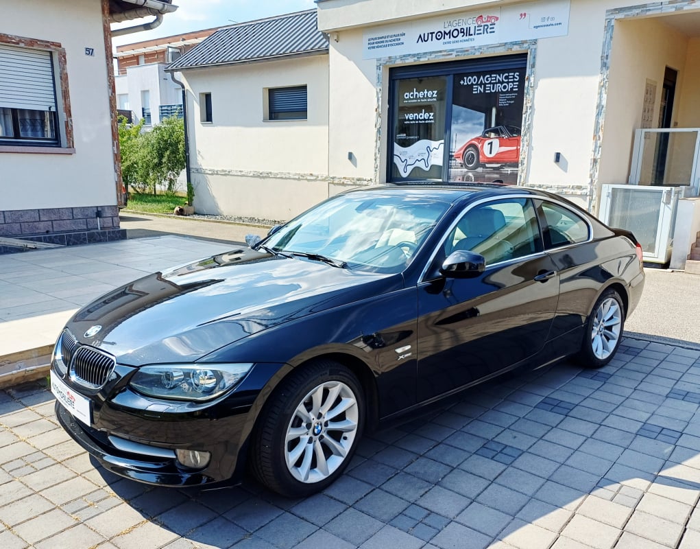 BMW Série 3 Coupé 330d xDrive (E92) Moteur 6 cylindres 245 CH — 2