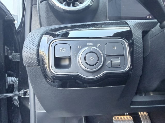 Mercedes-Benz Classe A Berline 200d 2.0 8G-DCT 150 AMG line - Toit Ouvrant - Carplay - ATH — 30