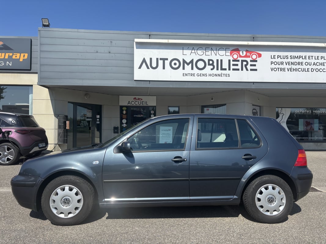Volkswagen Golf IV 1.6 CONFORT — 2