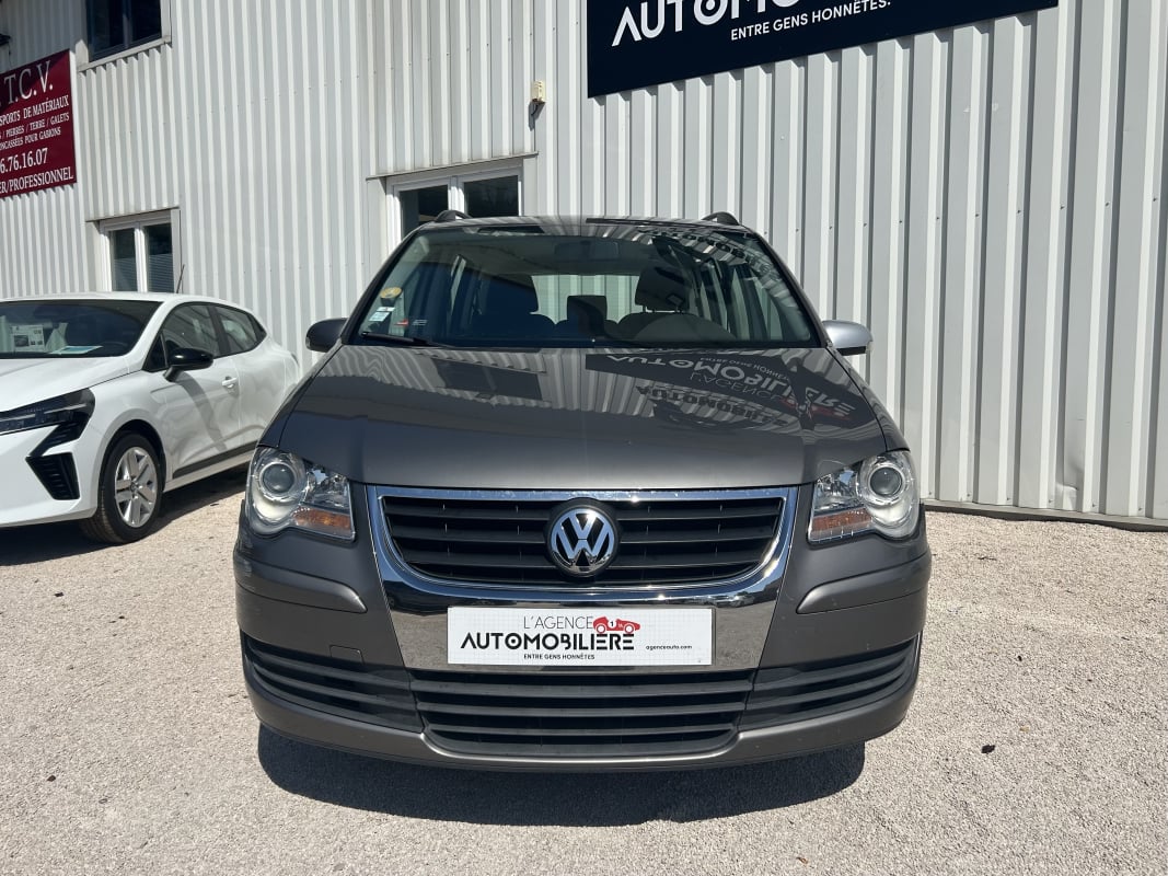 Volkswagen Touran 1.9 TDi 105cv DSG6 Confortline — 2