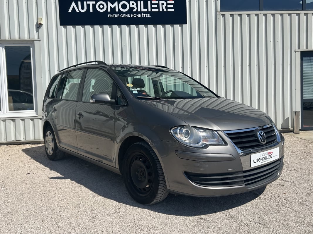 Volkswagen Touran 1.9 TDi 105cv DSG6 Confortline — 1