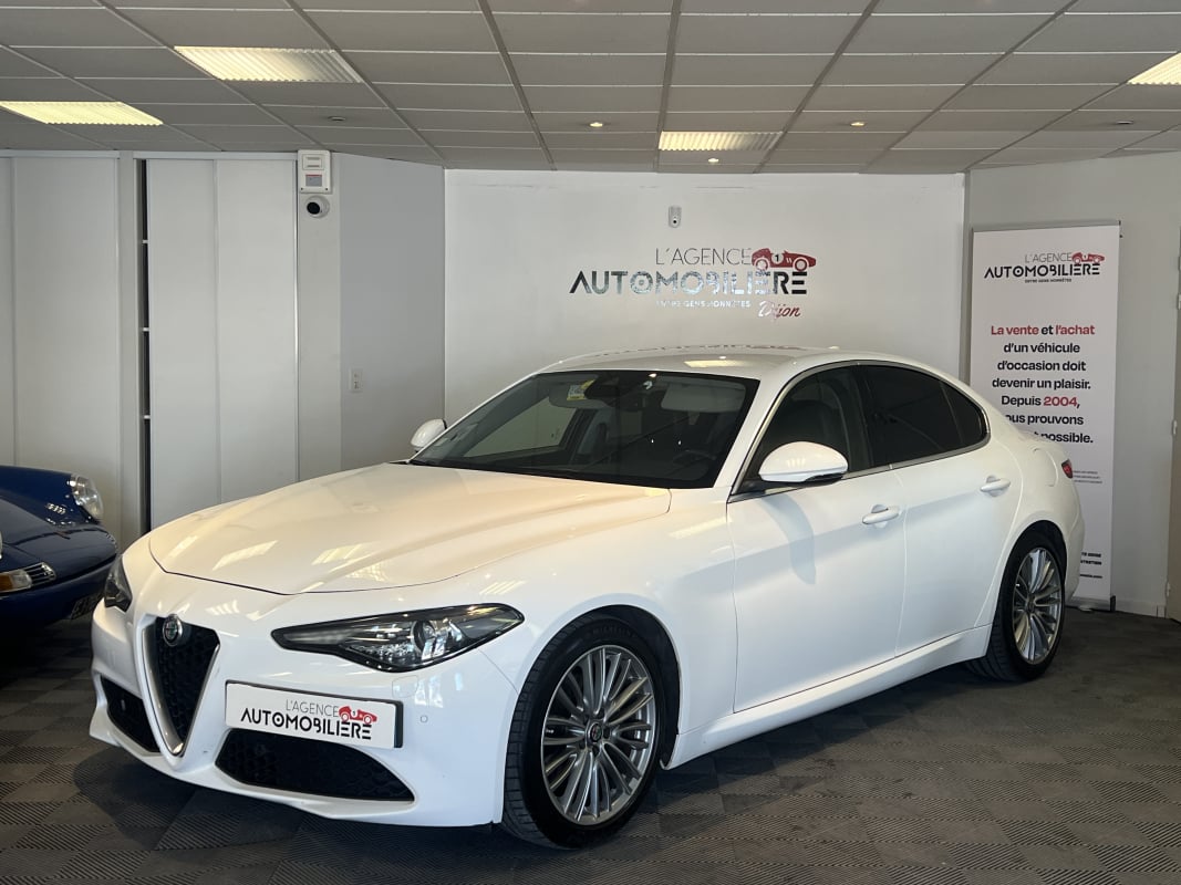 Alfa Romeo Giulia 2.2 JTD 180 CV Lusso AT8 Historique Caméra Volant et Sièges chauffants électrique à mémoire