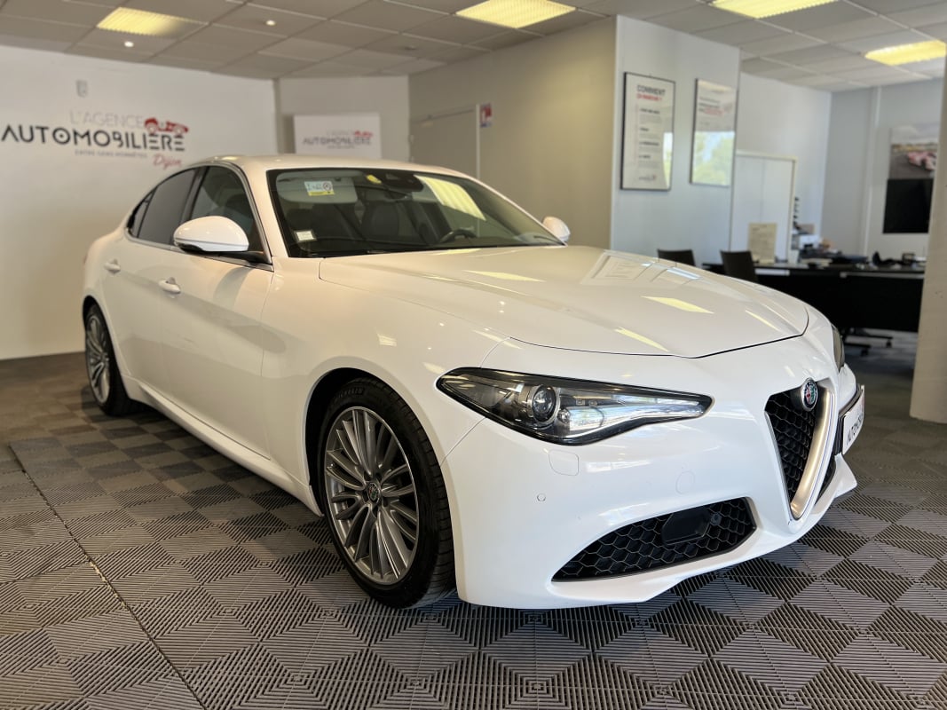 Alfa Romeo Giulia 2.2 JTD 180 CV Lusso AT8 Historique Caméra Volant et Sièges chauffants électrique à mémoire — 2
