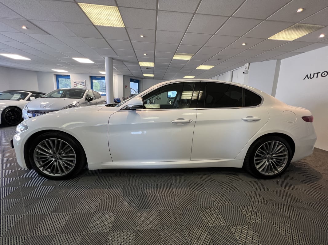 Alfa Romeo Giulia 2.2 JTD 180 CV Lusso AT8 Historique Caméra Volant et Sièges chauffants électrique à mémoire — 23