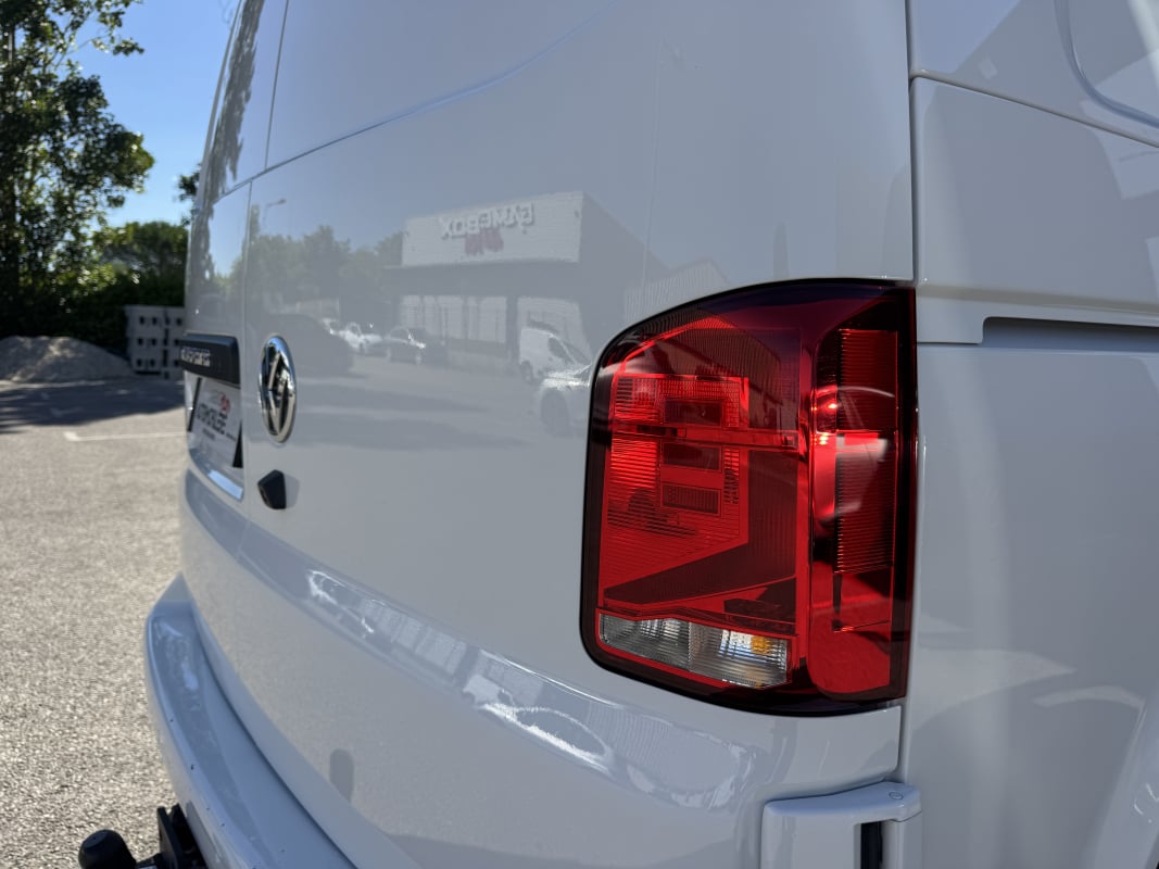 Volkswagen Transporter L1H1 2.0l TDI 204cv DSG7 6 places TVA — 34