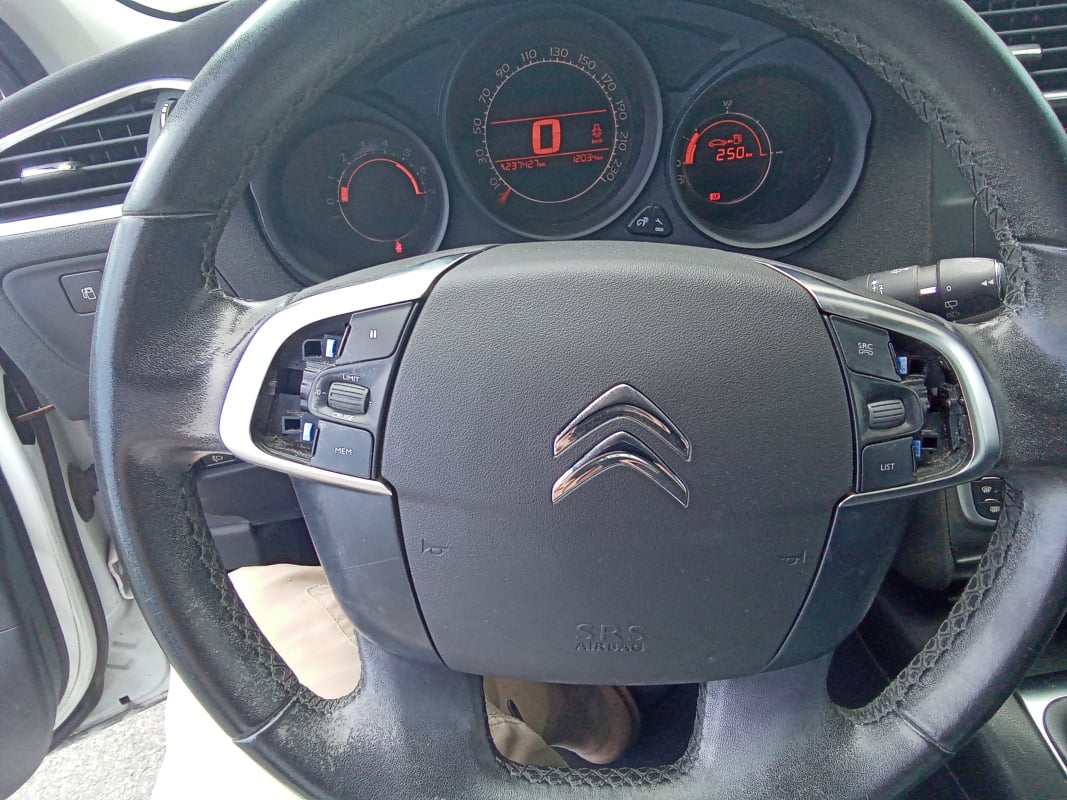 Citroen C4 1.6 HDi 90 FAP Confort — 30