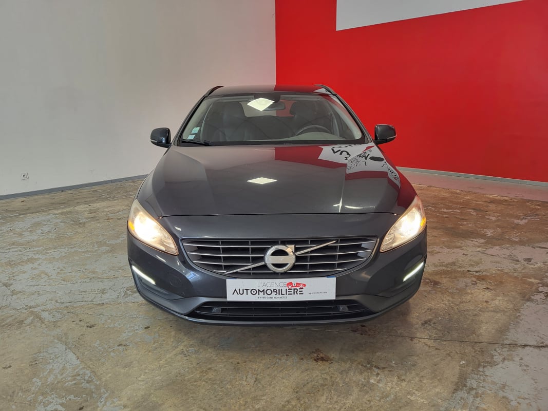 Volvo V60 VOLVO V60 (2) D3 136 MOMENTUM BUSINESS-3ÈME MAIN — 2