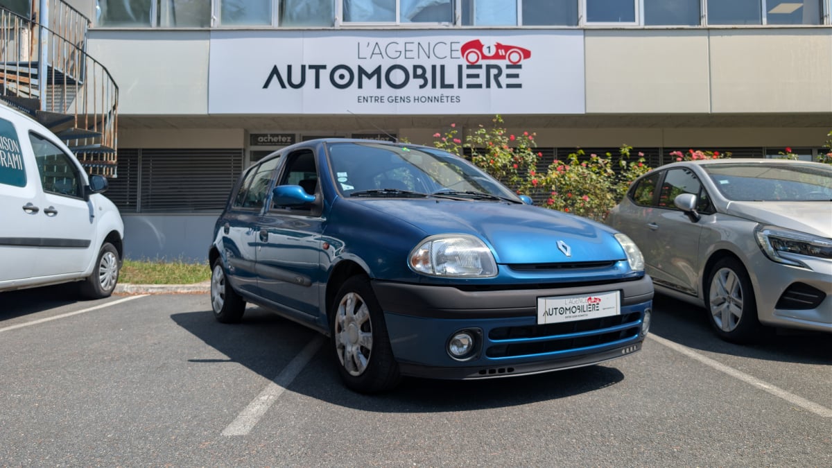 Renault Clio II 5 Portes 1.4 i 75cv