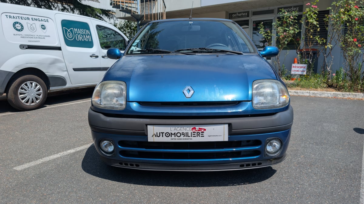 Renault Clio II 5 Portes 1.4 i 75cv — 2