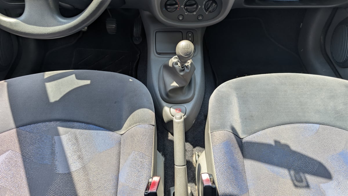 Renault Clio II 5 Portes 1.4 i 75cv — 22