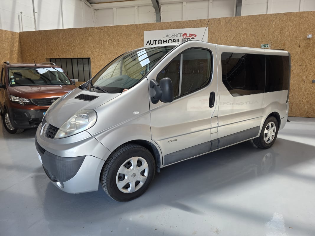 Renault Trafic L1H1 2L 115CH PASSENGER MINIBUS 9PLACES — 1