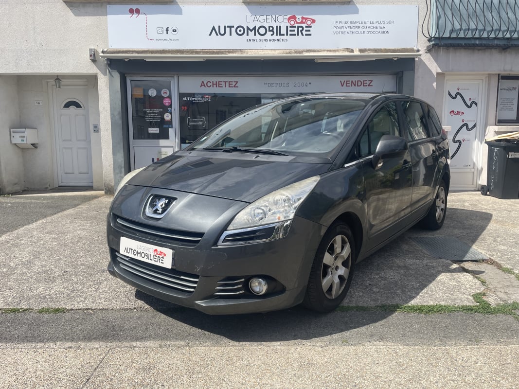 Peugeot 5008 1.6 HDi 112 cv - Boite auto - 7 places — 1