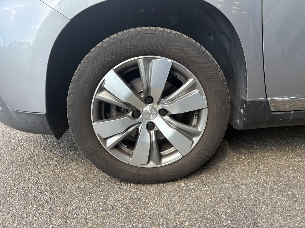 Peugeot 2008 1.2 Puretech 110 Allure Climatisation automatique - GPS - Bluetooth — 26