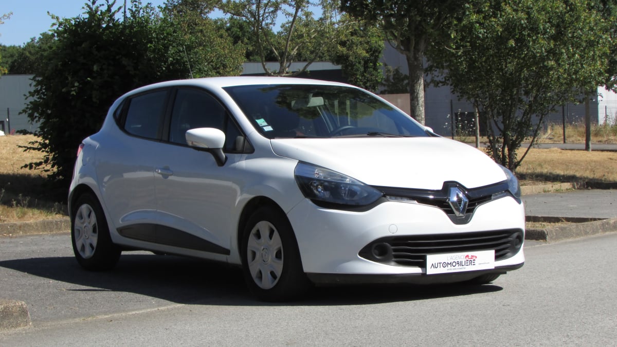 Renault Clio IV 1,5L DCI 75CH AUTHENTIQUE — 1