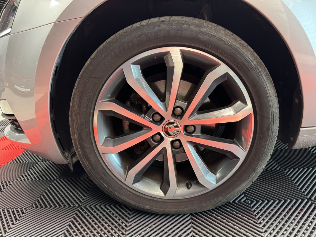 Skoda Octavia Combi 2.0 TDI DSG EDITION Garantie 12 mois — 39