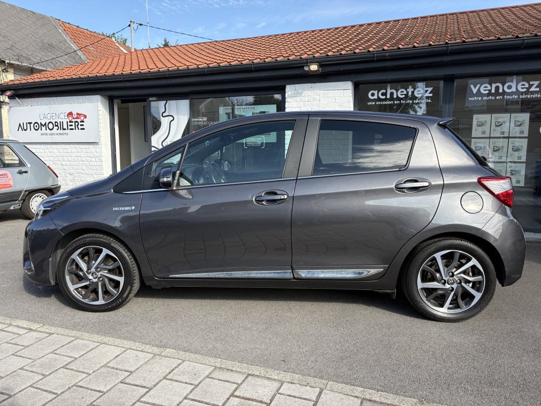 Toyota Yaris HYBRIDE 100H CHIC — 2