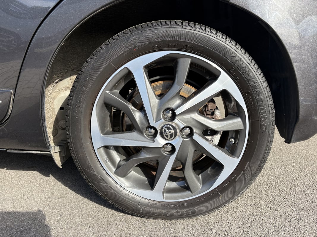 Toyota Yaris HYBRIDE 100H CHIC — 39