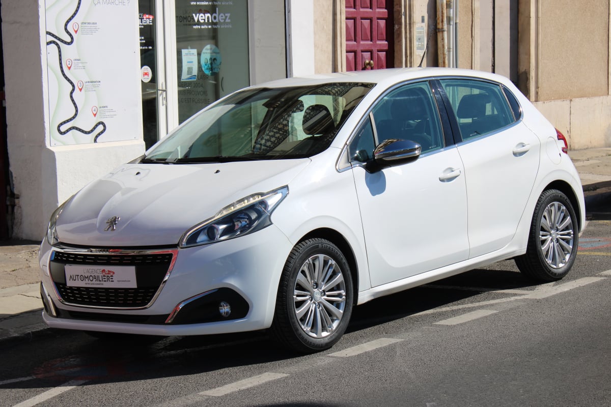 Peugeot 208 GENERATION-I 1.2 - 80 ALLURE ( Caméra de recul, CarPlay, 1ère main ... ) — 1