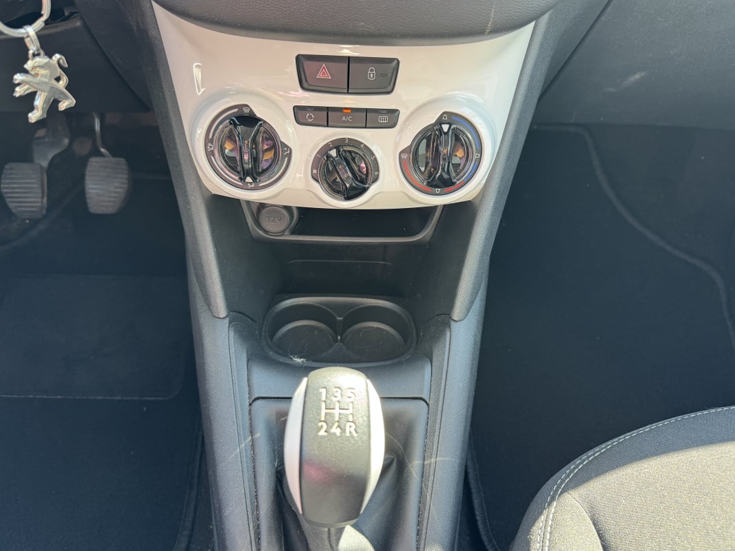 Peugeot 208 1.0 68 ch BVM5 LIKE ( distribution faite ) — 2
