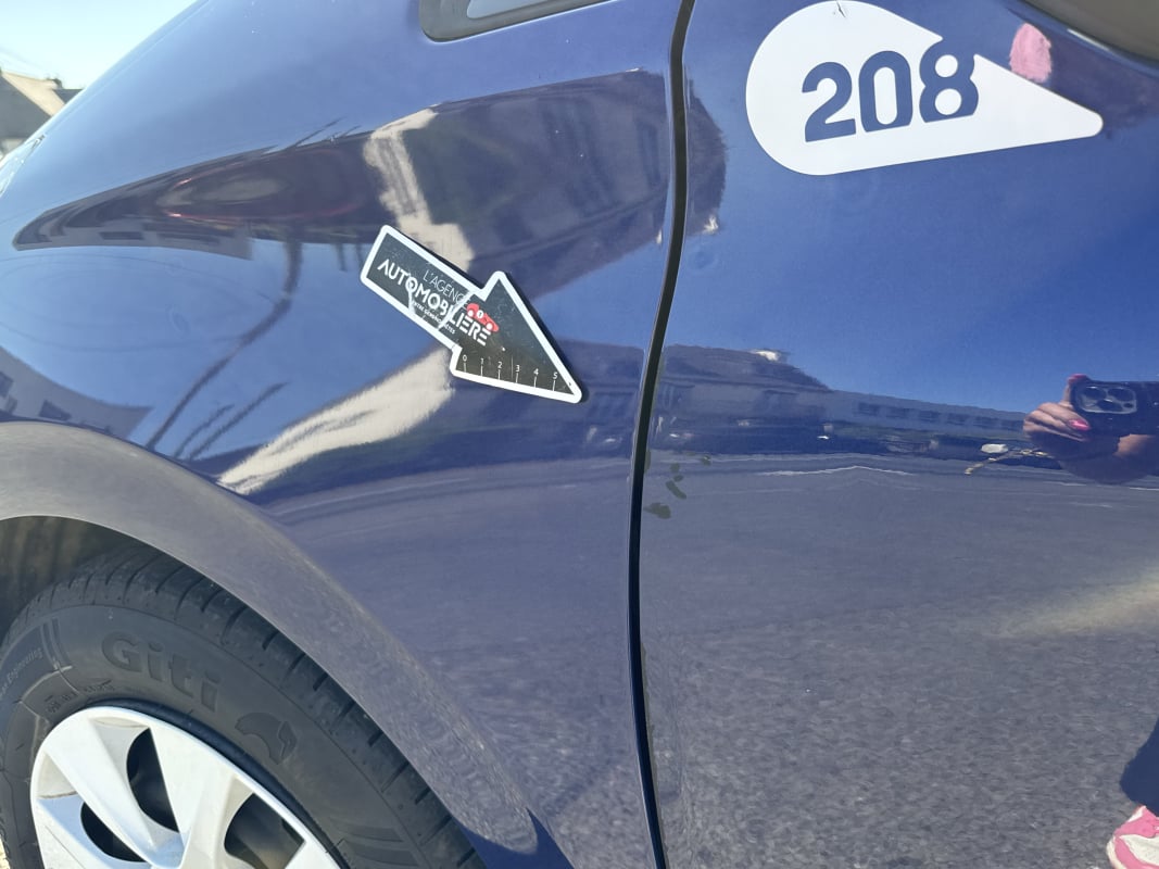 Peugeot 208 1.0 68 ch BVM5 LIKE ( distribution faite ) — 35