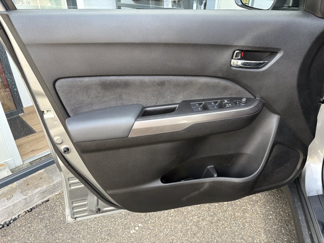 Suzuki Vitara 1.4 BOOSTERJET 140 Style Auto Toit ouvrant - Sièges chauffants - Caméra de recul — 31