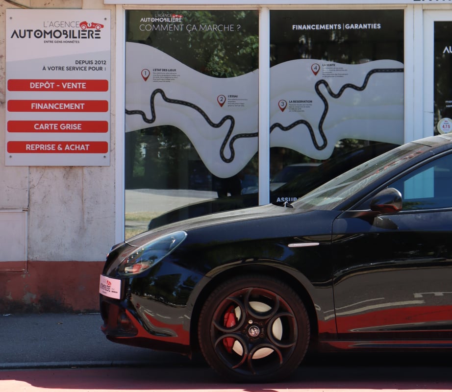 Alfa Romeo Giulietta 1.6 JTDM 120 Sprint BVA (Toit panoramique, Caméra, CarPlay) — 2