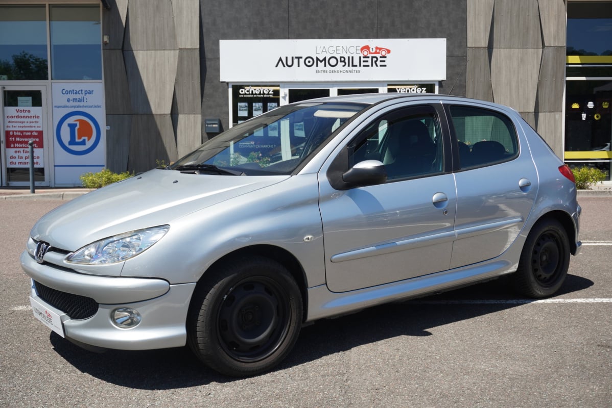 Peugeot 206 1.6e 16v BVA Trendy Equipée Handicapé — 1