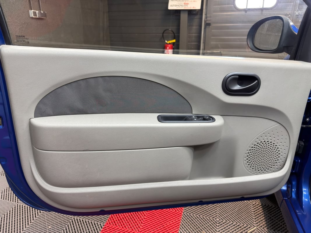 Renault Twingo II 1.2 75cv Dynamique Boite Auto - Toit Ouvrant — 24