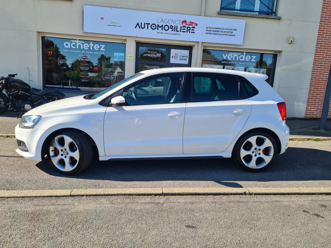Volkswagen Polo 1.4 TSI 180 GTI DSG7 5P alcantara — 2