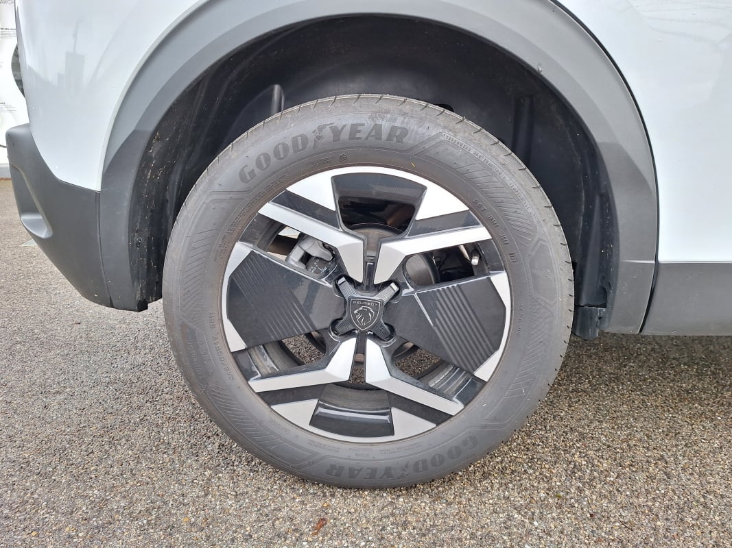 Peugeot 2008 Phase 2 1.2 Puretech 100 cv allure BVM6 — 28