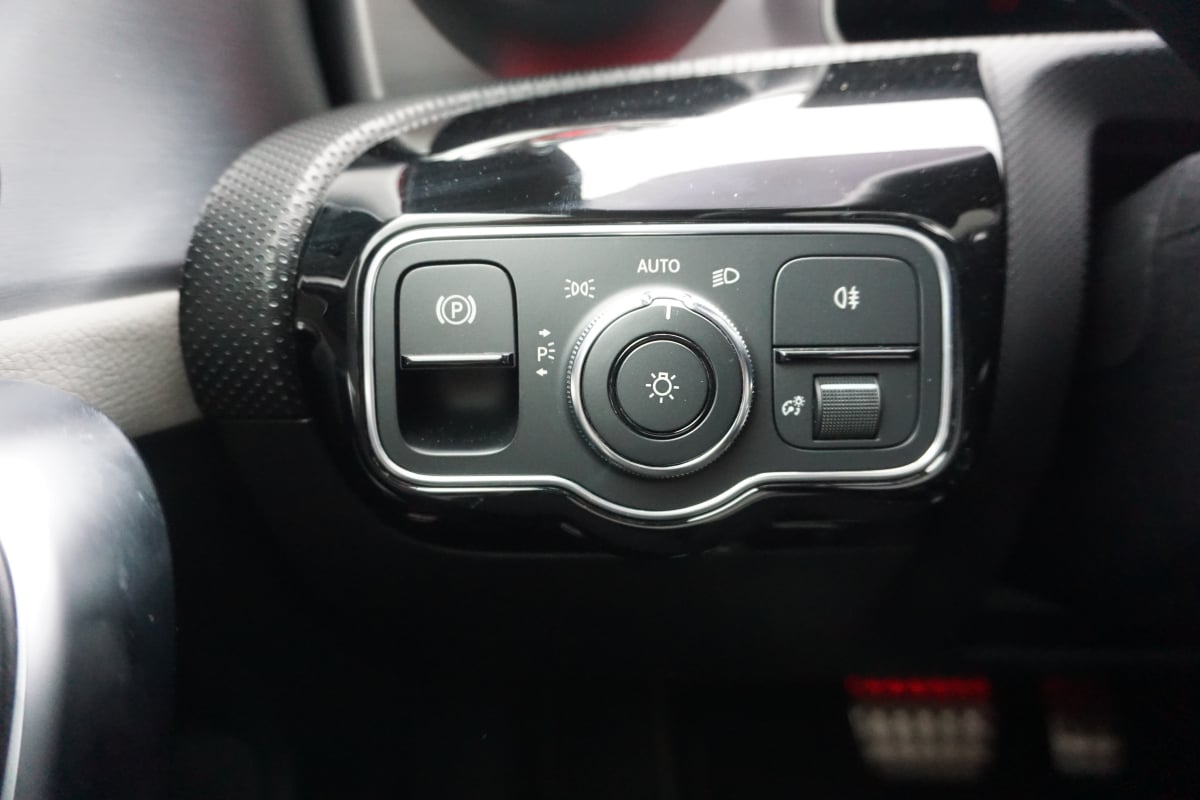 Mercedes-Benz Classe A 220 2.0 Ti 7G-DCT 190 AMG Line Toit ouvrant — 38
