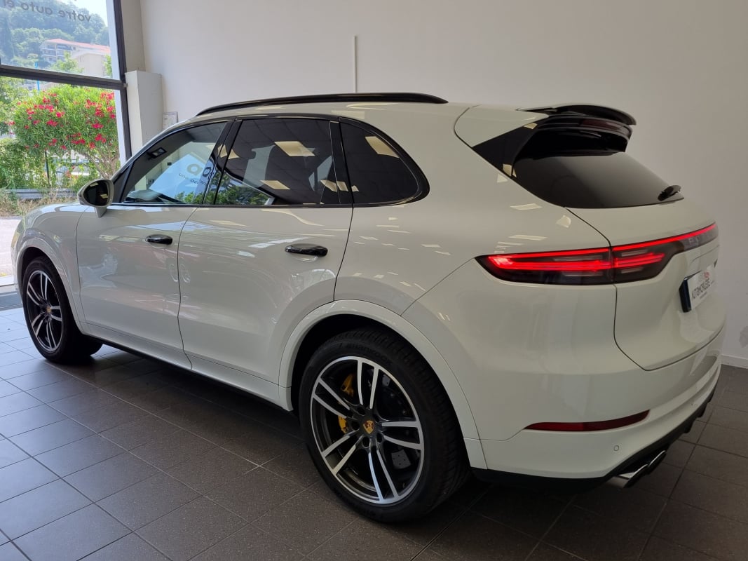 Porsche Cayenne 9Y(E3) 9YA Turbo 4.0 V8 32V AWD 550 cv - Belles options - 46k€ — 2