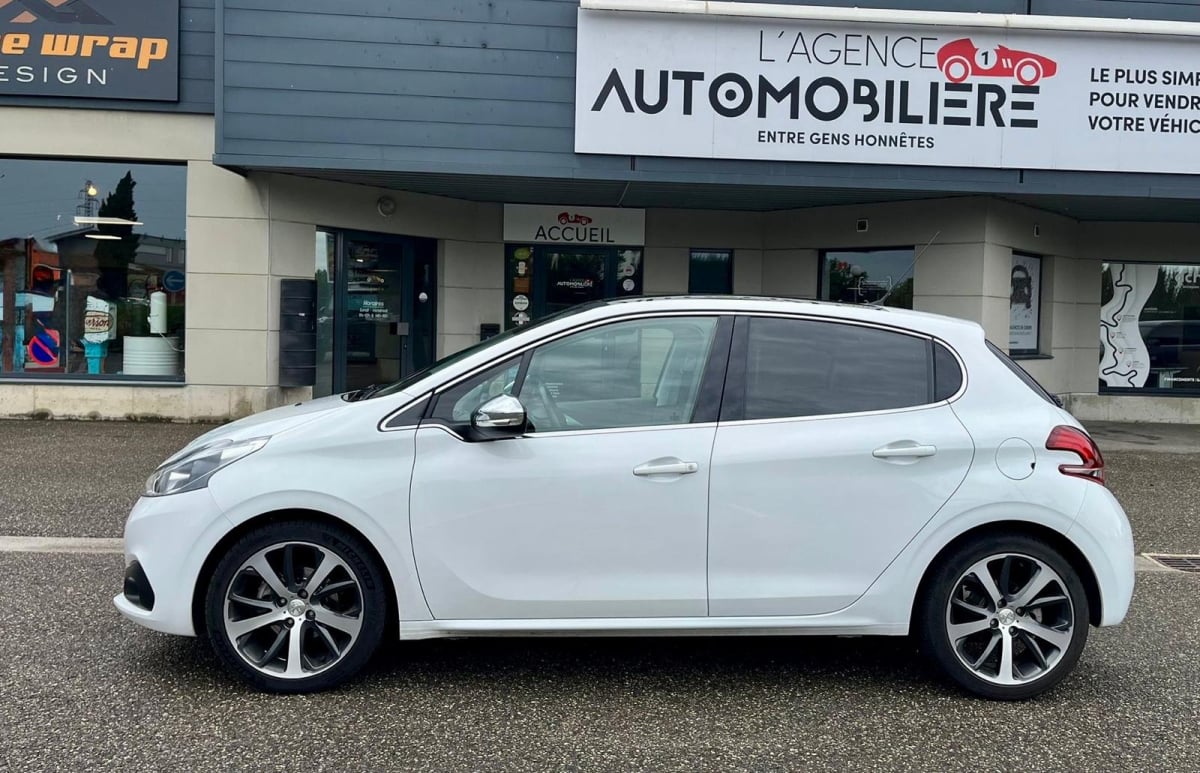 Peugeot 208 1.2 PURETECH 110CH FELINE 5CV 5P — 2