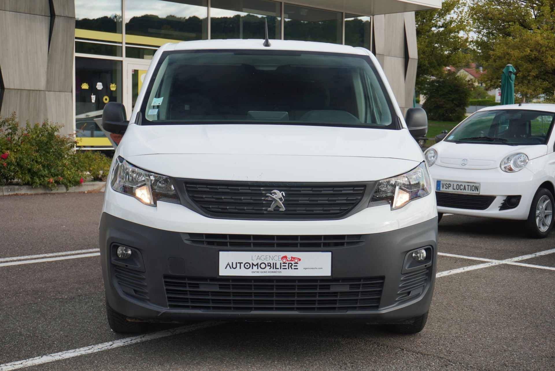 Peugeot Partner K9 1.6 BlueHDI 100 S&S Fourgon Standard 650KG Premium — 2