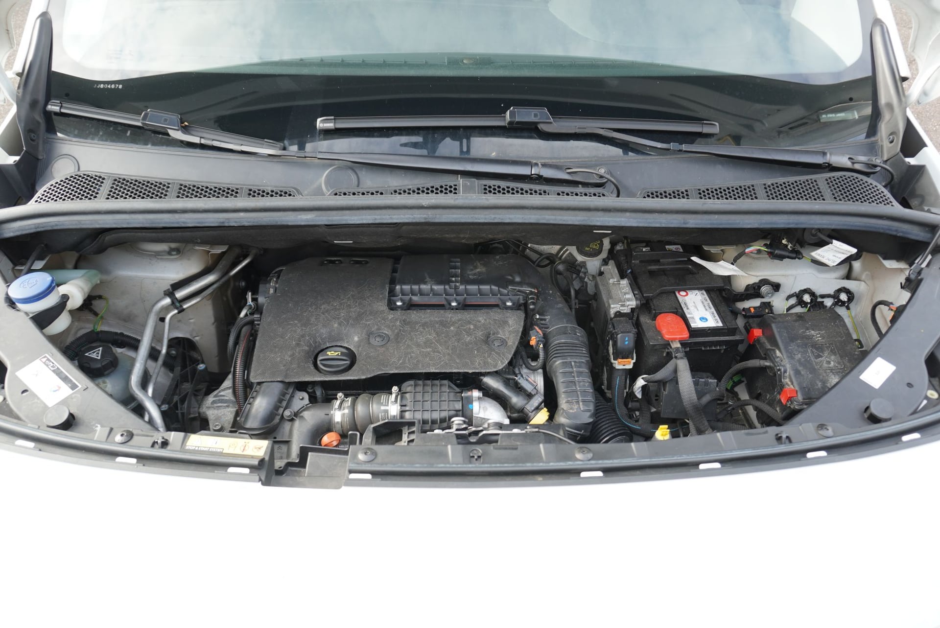Peugeot Partner K9 1.6 BlueHDI 100 S&S Fourgon Standard 650KG Premium — 32