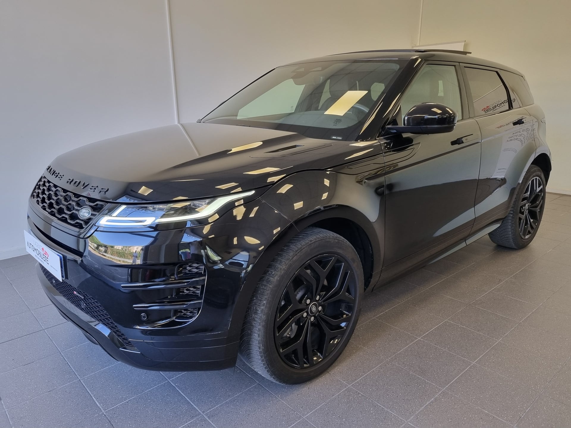Land Rover EVOQUE II 2.0 D200 MHEV AWD R-DYNAMIC HSE BVA9 — 2