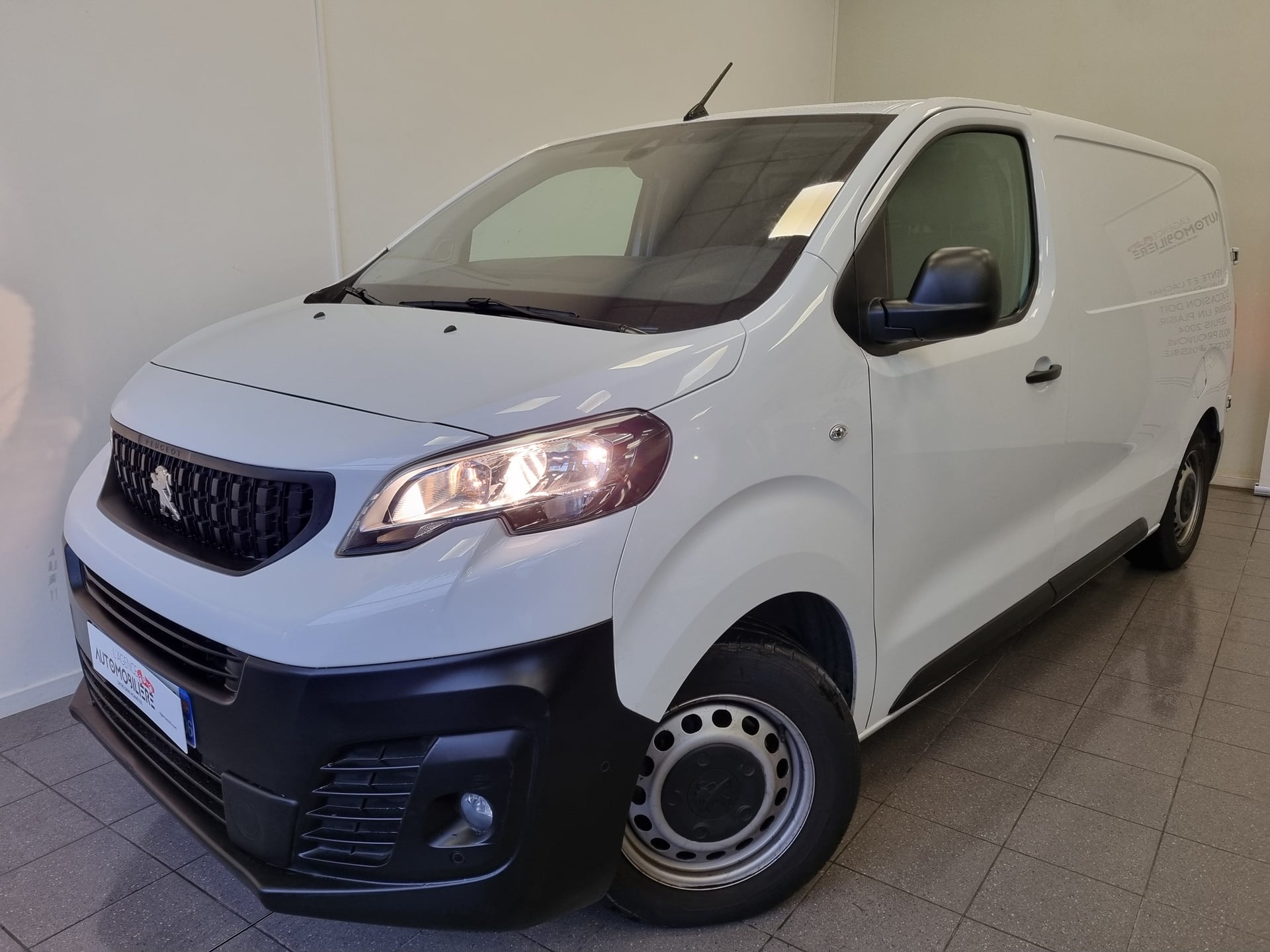 Peugeot EXPERT III 1.5 Blue HDi 16V Fourgon moyen STANDARD ASPHALT S&S 120 cv
