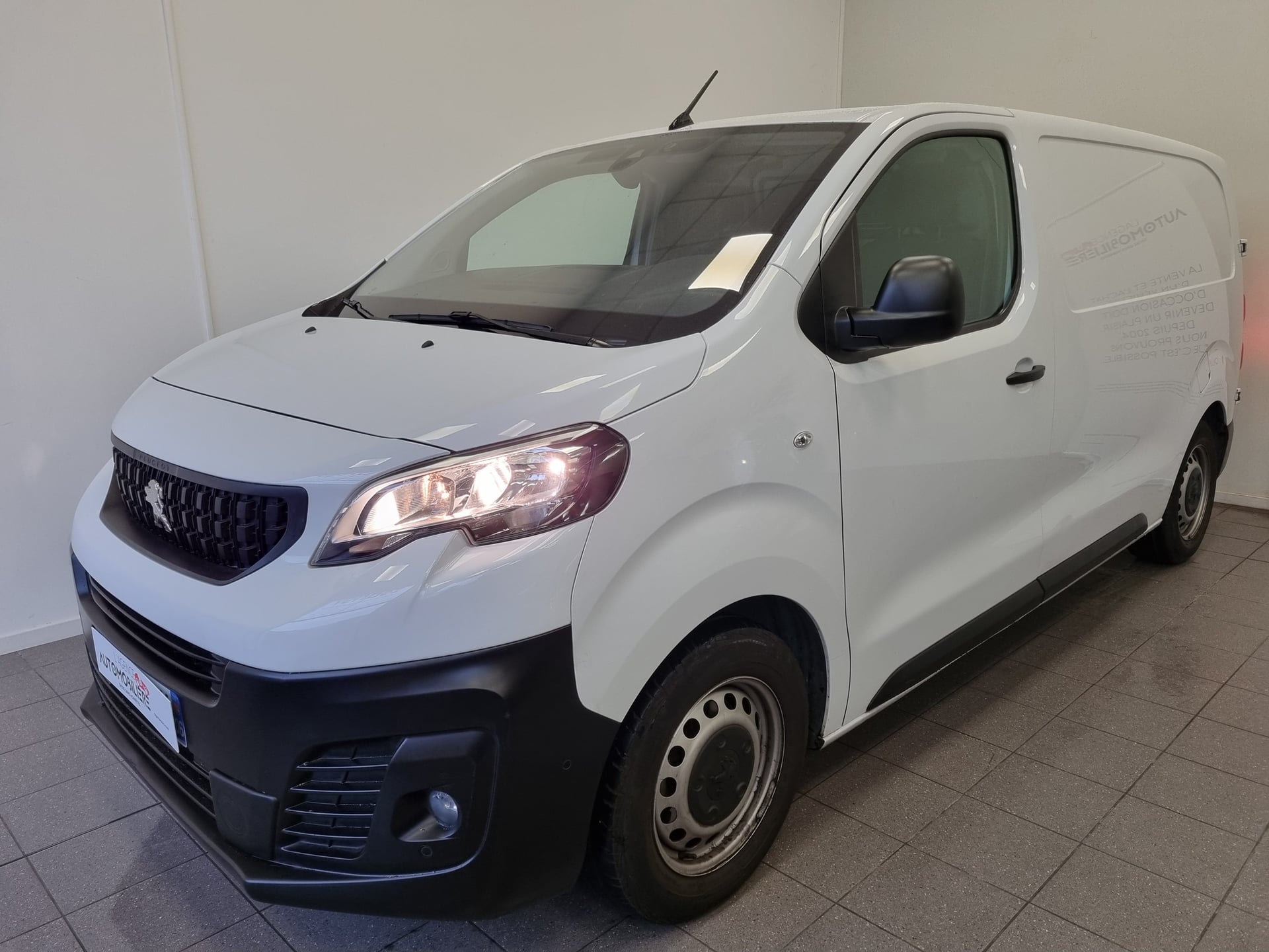 Peugeot EXPERT III 1.5 Blue HDi 16V Fourgon moyen STANDARD ASPHALT S&S 120 cv — 2