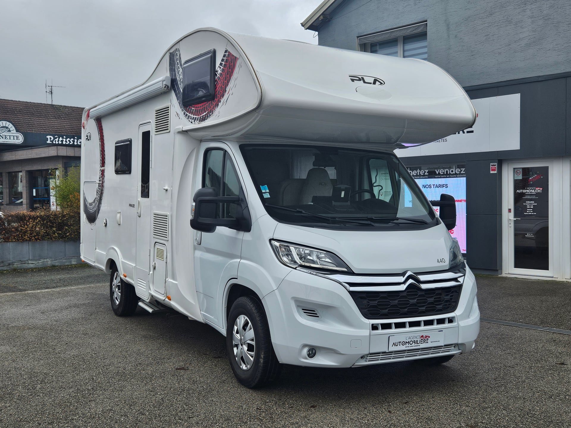 P.L.A. 440 PRIVILEGE 130 CH (Soute, Store, Caméra de recul, 6 Places)
