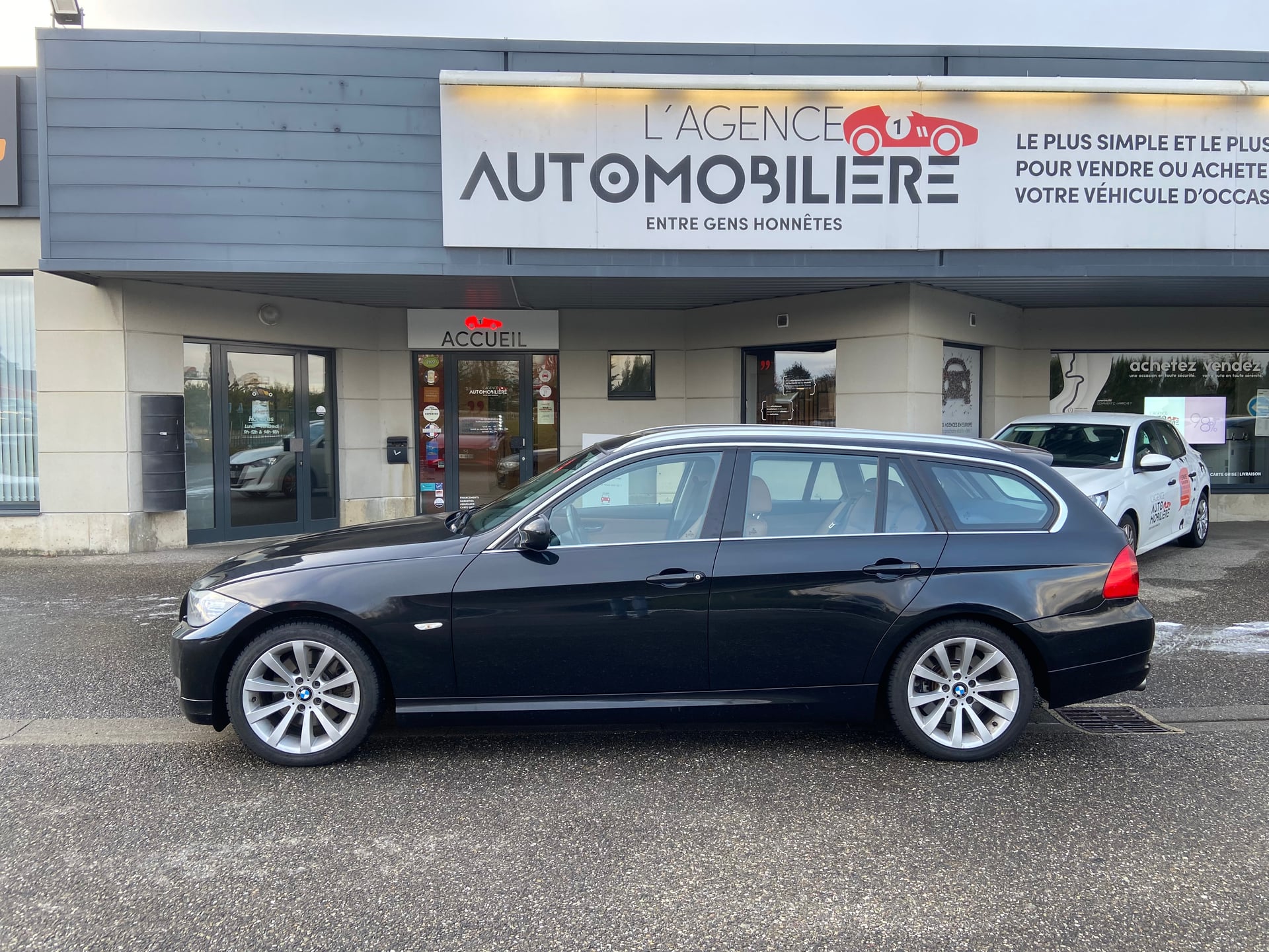BMW Série 3 TOURING 330D 245 CONFORT — 2